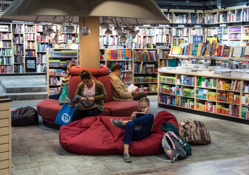 boutique-SAORGE-min_books_bookstore_book_reader_readers_reading_shop_sale_books-849006