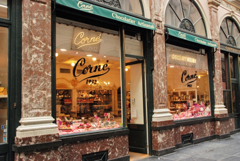 boutique-SAORGE-min_chocolate_chocolaterie_shop_luxury_chic_gallery_brussels_belgium-558146