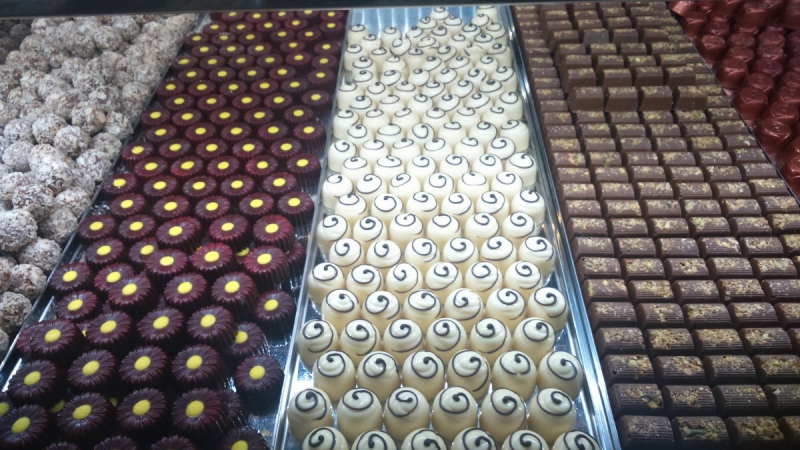 boutique-SAORGE-min_chocolates_milk_chocolate_white_chocolate_truffles_candy_food_treat_cacao-1213769